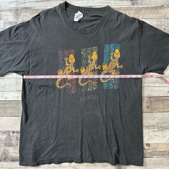 VTG 90s Hawaii Aloha Gecko Vacation Aztec Black Beach Hands Beefy Tshirt | XL - Picture 3 of 6